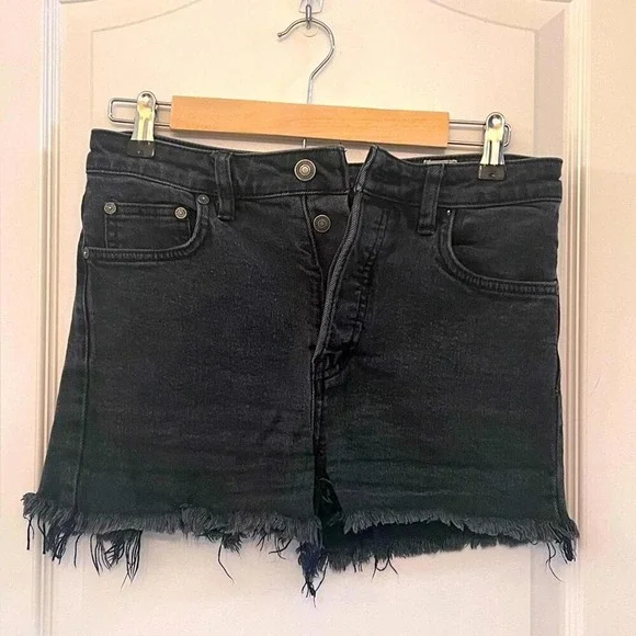 Free People We The Free Distressed Mid Rise Denim Button Fly Shorts Size 27 - Picture 1 of 5